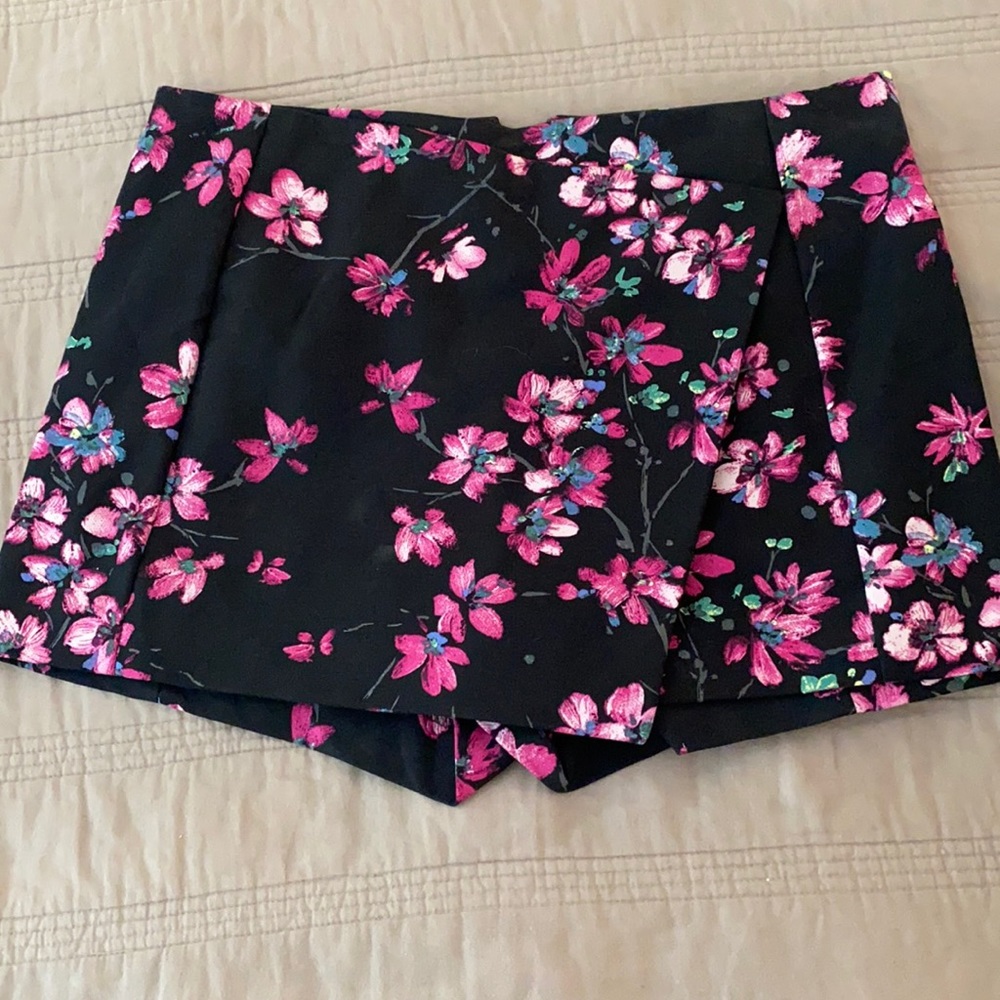 Express size 6 skort